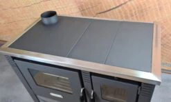 EEK A Küchenofen Holzherd PANONIA Kacheln Schwarz, Linke Version - 10,5 KW Dauerbrandherd -Kaminladen Geschaft Panonia schwarz herdplatte links