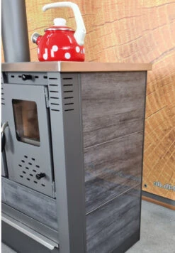 EEK A Küchenofen Holzherd PANONIA Kacheln Schwarz, Linke Version - 10,5 KW Dauerbrandherd -Kaminladen Geschaft Panonia schwarz seite links